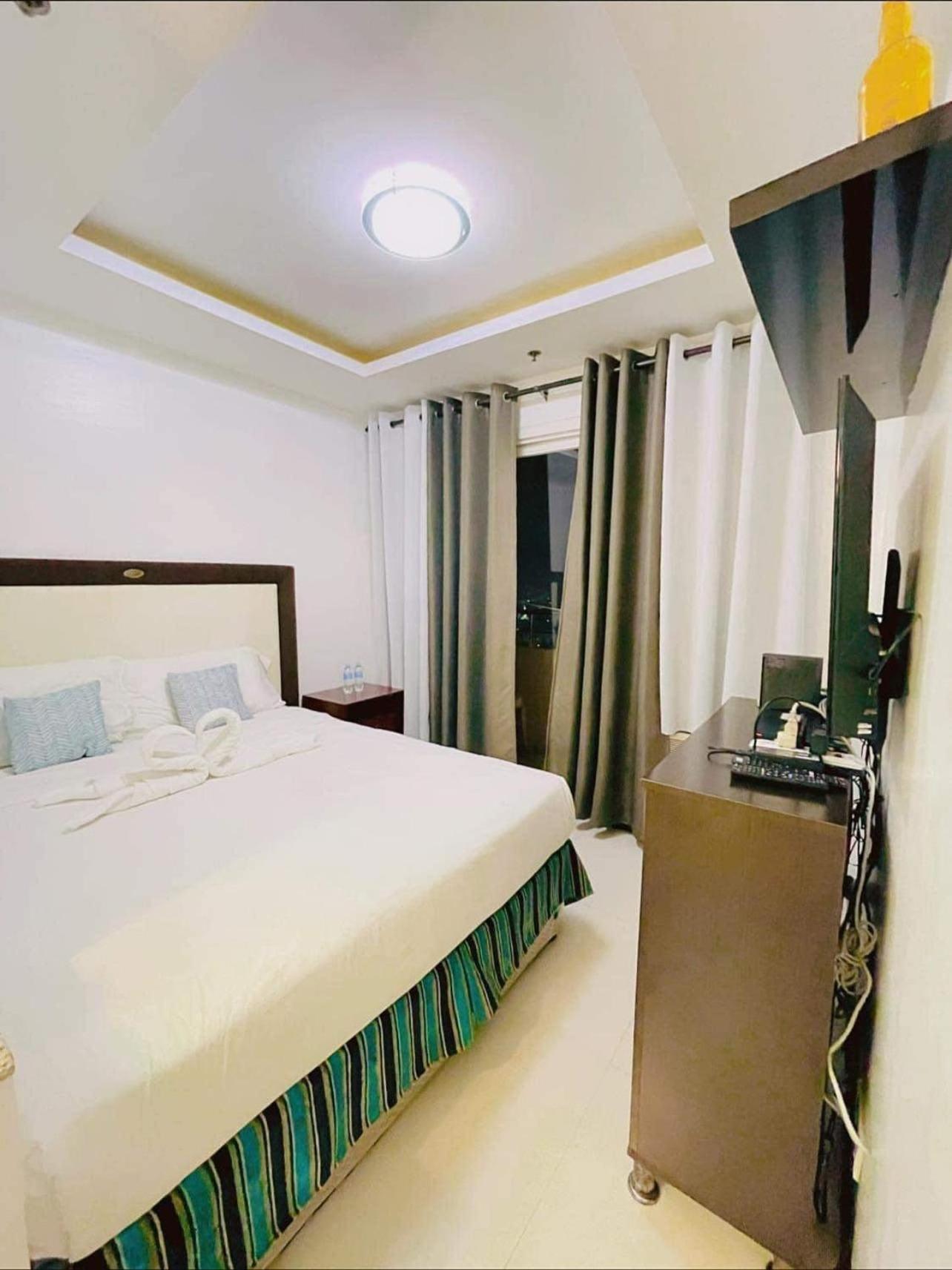 Birch Tower Malate Suites Manila Exteriér fotografie